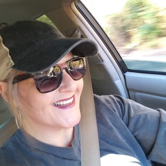 Meet your Posher, Lori - Picture 4 of 7